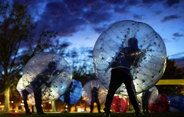 Festeggiare il compleanno giocando a Bubble Soccer